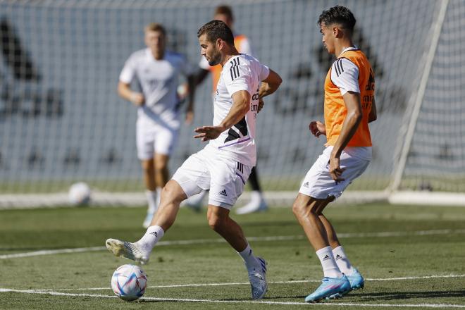 Reinier y Nacho, en un entrenamiento de pretemporada del Real Madrid bajo las órdenes de Ancelotti (Foto: EFE).