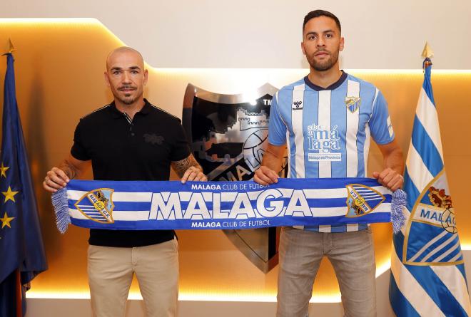 Manolo Gaspar, junto a Esteban Burgos el día que firmó por el Málaga (Foto: MCF).