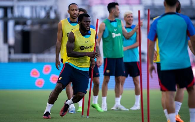 Kessié, en el entrenamiento del Barça (Foto: FCB).