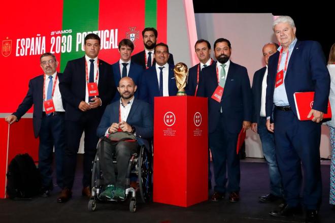 Reunión de representantes de Sevilla y Málaga en la RFEF para el Mundial 2030.