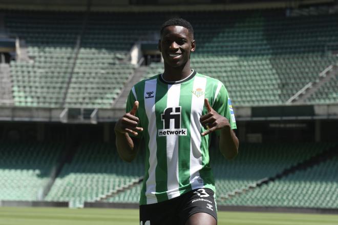 Luiz Henrique, en su presentación con el Betis (Foto: Kiko Hurtado).