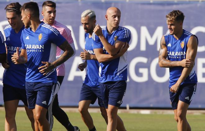 Mollejo y Manu Molina trabajan con el resto del equipo en el Real Zaragoza (Foto: Daniel Marzo).