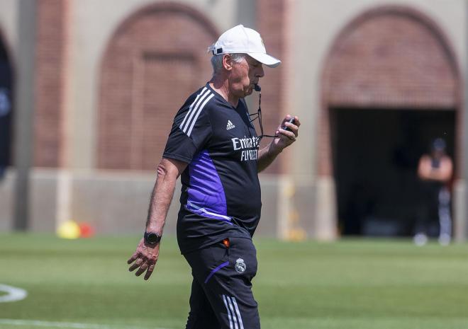 Ancelotti, en un entrenamiento del Real Madrid en Estados Unidos (FOTO: EFE).
