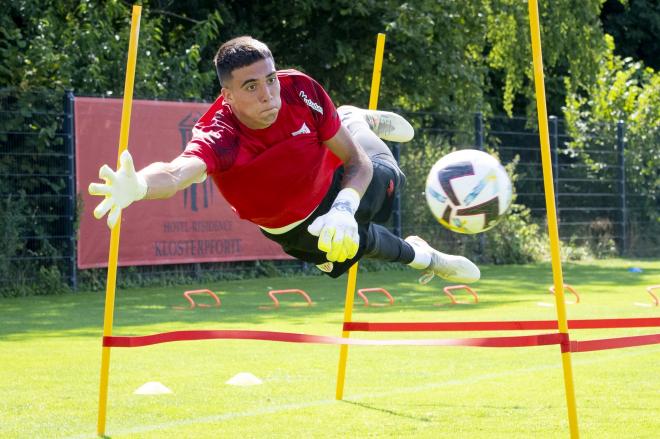 Vuelo del guardameta Alex Padilla en Alemania (Foto: Athletic Club).