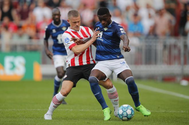 Luiz Henrique, ante el PSV Eindhoven (Foto: Cordon Press).