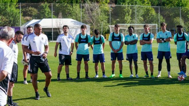Baptista dando indicaciones a los jugadores del Promesas (Foto: Real Valladolid)