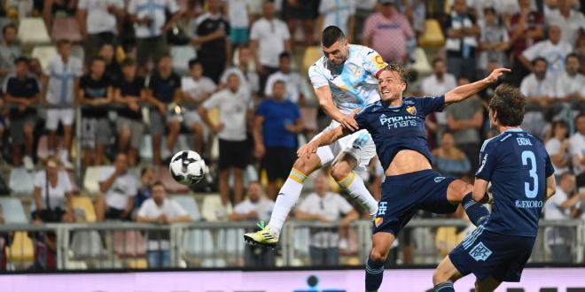 Haris Vuckic en el partido de Conference League (Foto: Rijeka).