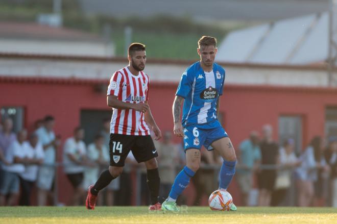 Isi Gómez con el Deportivo en el partido ante el Atlético Arteixo (Foto: RCD)