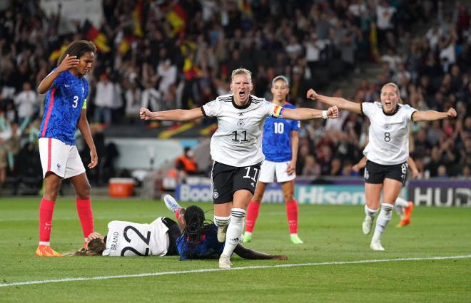 Popp, de Alemania, celebra uno de sus goles ante Francia (Foto: Cordon Press).