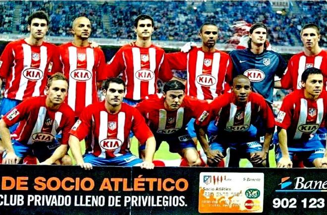 Víctor Bravo abajo a la izquierda, en el once de Atlético de Madrid