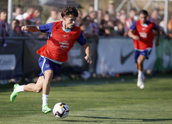 Rodrigo Riquelme, en un entrenamiento con el Atlético de Madrid (Foto: Cordon Press).