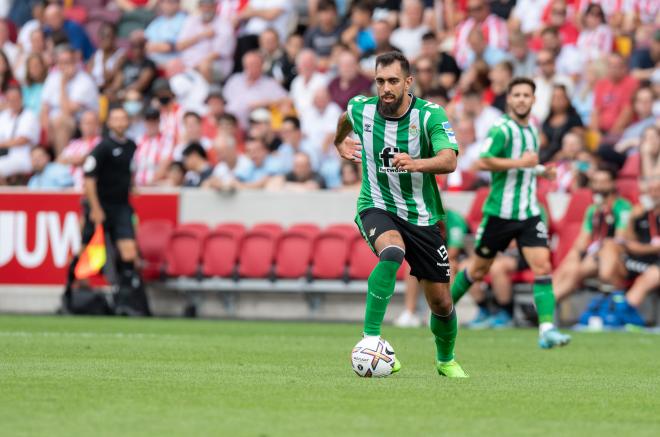 Borja Iglesias, ante el Brentford (Foto: RBB).