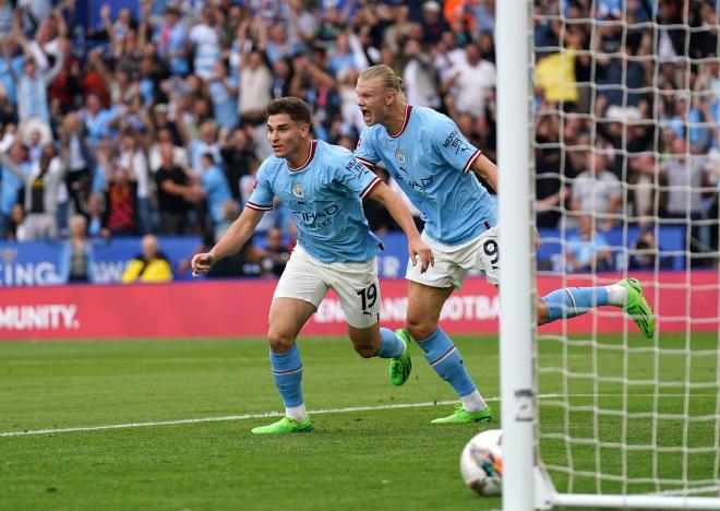 Julián Álvarez y Haaland celebran un gol del Manchester City (Foto: Cordon Press).