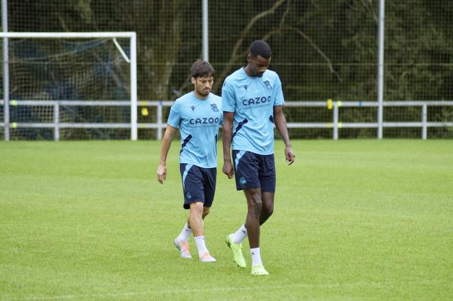 Alexander Isak y David Silva, en un entrenamiento de la Real (Foto: Giovanni Batista).