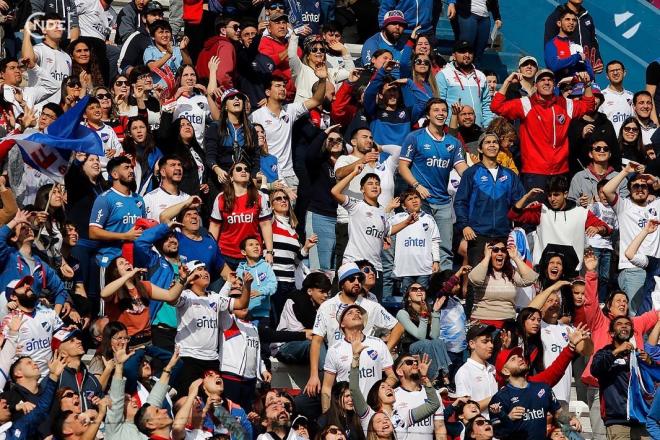 Aficionados del Nacional en la presentación de Luis Suárez  (Foto: @Nacional)
