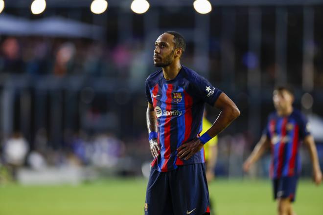 Aubameyang, en la rampa de salida de Joan Laporta, durante la pretemporada 22/23 con el Barcelona (Foto: Cordon Press).