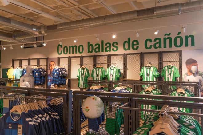 La remodelada tienda del Real Betis.