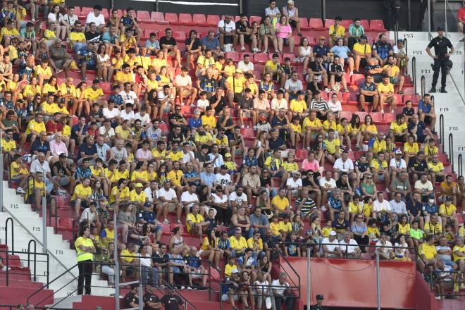 La afición cadista se hizo sentir en el Ramón Sánchez-Pizjuán (Foto: Kiko Huratdo).