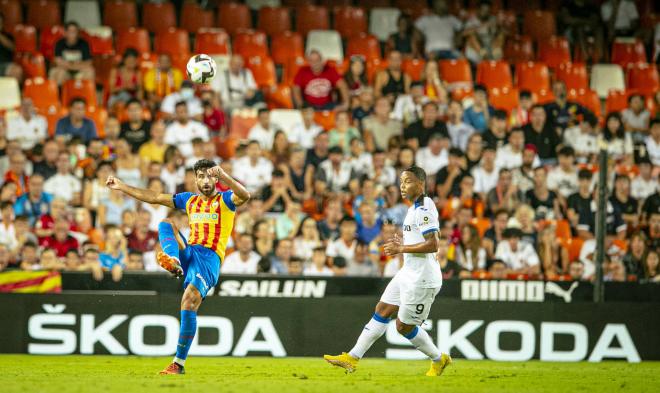 Cömert se redimió y cuajó una gran actuación ante la Atalanta. (Foto: Valencia CF).