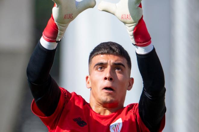 El meta Alex Padilla calienta frente al Deportivo Alavés (Foto: Athletic Club).