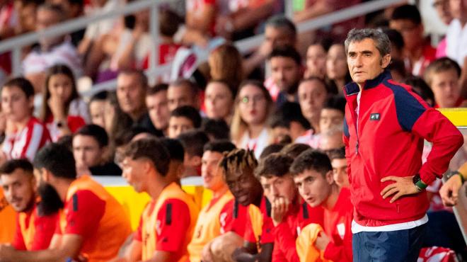 Ernesto Valverde, en Lasesarre, dirige a su equipo ante la Real Sociedad en la EH Txapela (Foto: Athletic Club).