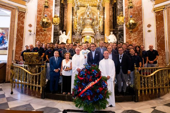 El Levante realiza la tradicional ofrenda floral a la Virgen