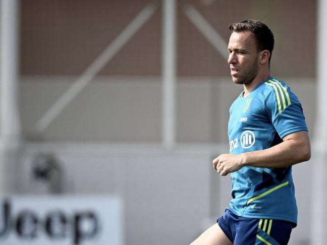 Arthur Melo, entrenando con la Juventus.