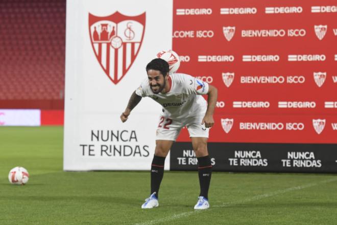 El centrocampista, en su presentación con el Sevilla FC (Foto: Kiko Hurtado)