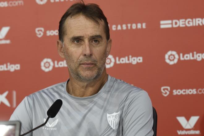Lopetegui, entrenador del Sevilla, en sala de prensa (Foto: Kiko Hurtado).