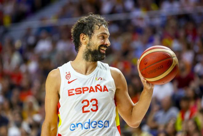 Llull, con el balón en el amistoso ante Grecia (FOTO: Cordón Press).