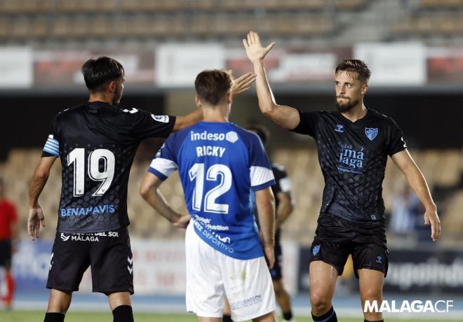 Genaro y Jozabed celebran una acción en el amistoso ante el Xerez Deportivo (Foto: Málaga CF).