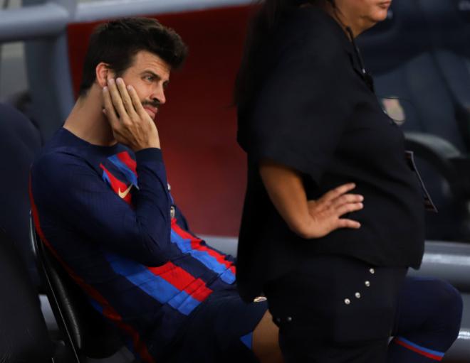 Gerard Piqué, en el banquillo del FC Barcelona (Foto: Cordon Press).
