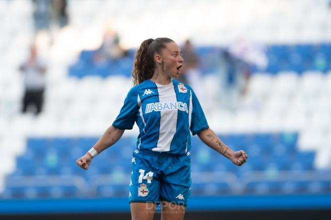 Ainhoa Marín celebra un gol de penalti en el Teresa Herrera (Foto: RCD)