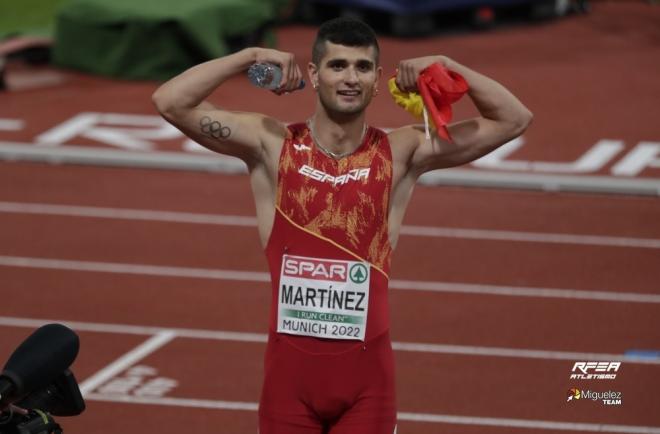 Asier Martínez celebra su triunfo (Foto: RFEA).