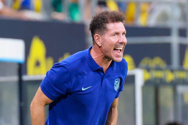 Diego Pablo Simeone da indicaciones en un partido del Atlético de Madrid (Foto: Cordon Press).