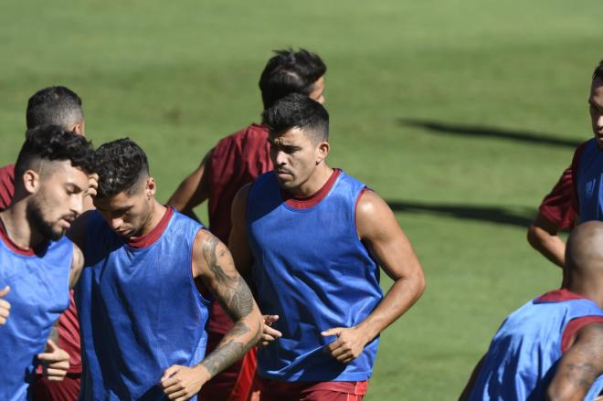 Acuña, en el entrenamiento del Sevilla (Foto: Kiko Hurtado).