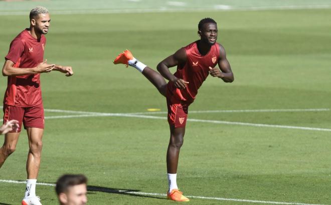 Nianzou, en el entrenamiento del Sevilla (Foto: Kiko Hurtado).