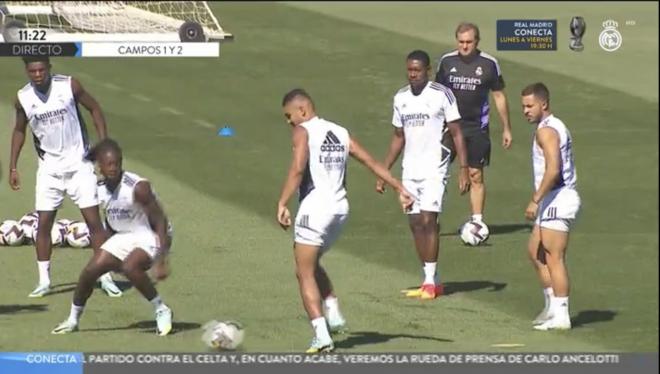 Casemiro se entrena con el Real Madrid.