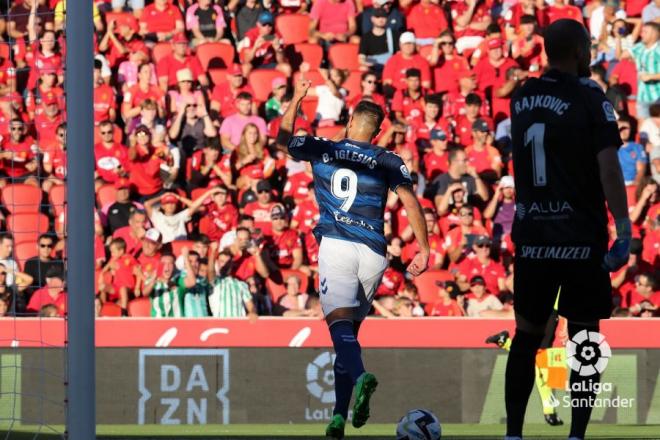 Borja Iglesias celebra su gol en el Mallorca - Betis (Foto: LaLiga).