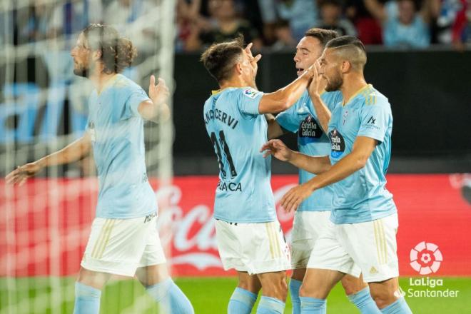 Aspas celebra con Cervi su gol al Real Madrid (Foto: LaLiga)