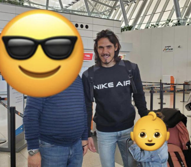 Cavani en el aeropuerto, ya está en España (Foto: Twitter @Taimuryamani)