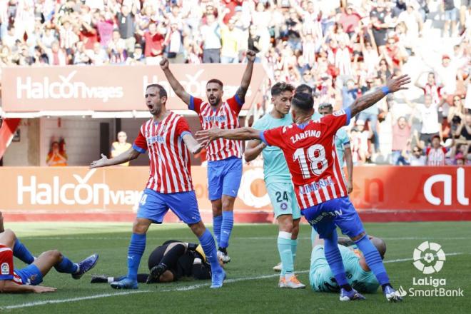 Celebración del gol de Cali Izquierdoz durante el Sporting-Andorra (Foto: LaLiga).