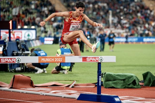 Una lesión limita a Víctor Ruiz y acaba decimotercero en 3000 obstáculos