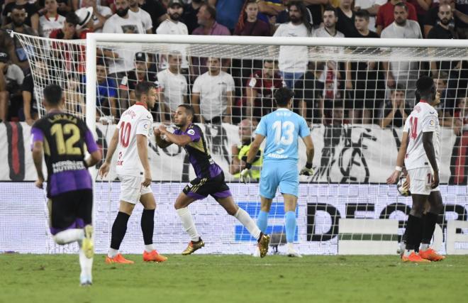 Celebración del gol de Anuar durante el Sevilla-Real Valladolid (Foto: Kiko Hurtado).