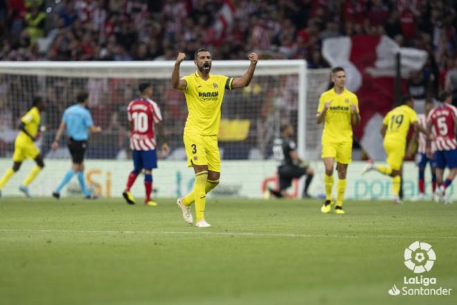 Albiol celebra un gol del Villarreal (Foto: LaLiga).