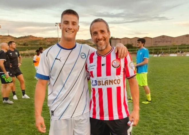 César Caneda, junto a su hijo Aritz (Foto: SD Logroñés).