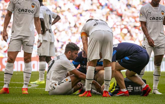 Hugo Duro lesionado en San Mamés, baja ante el Atlético de Madrid (Foto: Valencia CF)
