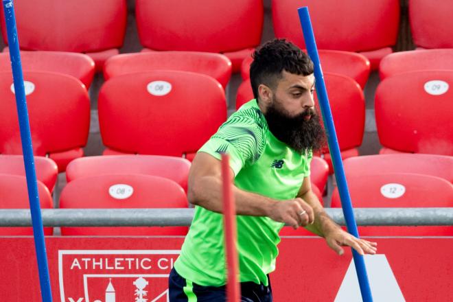 El atacante de Gernika Asier Villalibre se entrena con fuerza cada día en Lezama (Foto: Athletic Club).