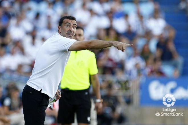 Juan Carlos Carcedo dirigiendo al Real Zaragoza (Foto: LaLiga).