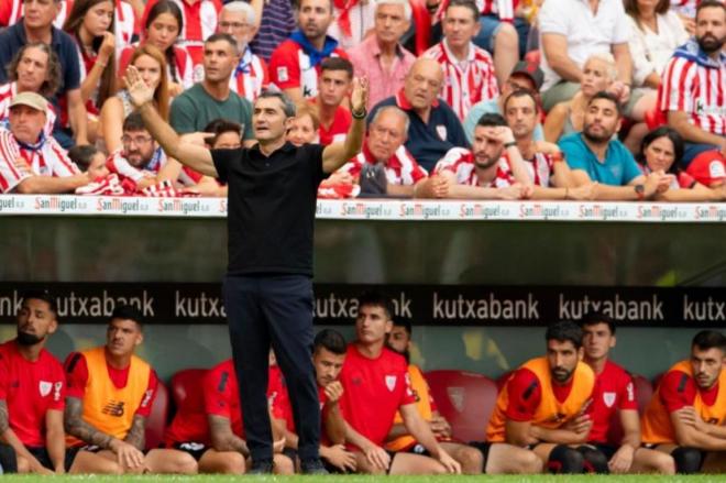 Ernesto Valverde, en el banquillo de San Mamés ante el Valencia CF (Foto: Athletic Club).